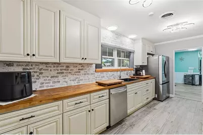 3944 49th Avenue S, Saint Petersburg, FL 33711 - Photo 10