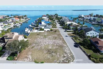 139 9th Street E, Tierra Verde, FL 33715 - Photo 4