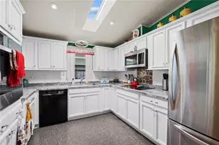 5750 Pawnee St, Zephyrhills, FL 33542 - Photo 4