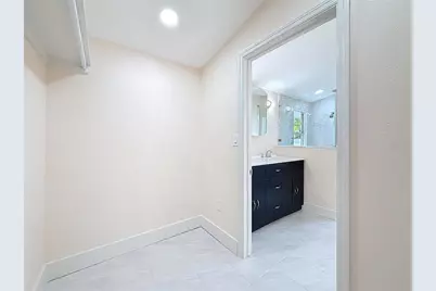 1247 Highland Street N, Saint Petersburg, FL 33701 - Photo 22