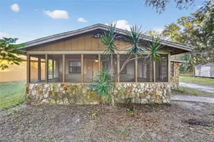 614 Spruce St, Plant City, FL 33563 - Photo 1