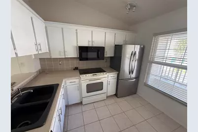 216 Sun Vista Ct S, Treasure Island, FL 33706 - Photo 8