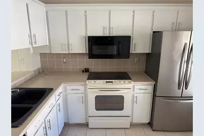 216 Sun Vista Ct S, Treasure Island, FL 33706 - Photo 10