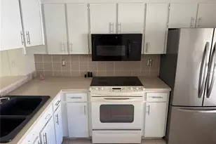 216 Sun Vista Ct S, Treasure Island, FL 33706 - Photo 10
