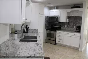 7655 Cardiff Ct, Saint Petersburg, FL 33709 - Photo 10