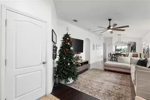 1325 Pasadena Bloom Ln, Ruskin, FL 33570 - Photo 4