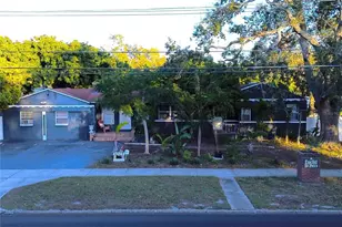 1005 16th St N, Saint Petersburg, FL 33705 - Photo 1