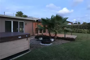 12200 4th St E, Treasure Island, FL 33706 - Photo 10