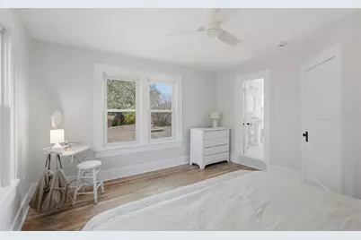 246 NE 19th Ave NE, Saint Petersburg, FL 33704 - Photo 20