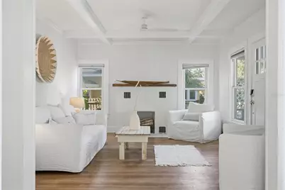 246 NE 19th Ave NE, Saint Petersburg, FL 33704 - Photo 8