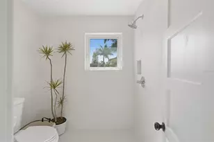 246 NE 19th Ave NE, Saint Petersburg, FL 33704 - Photo 30