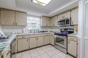 6808 Seafairer Dr, Tampa, FL 33615 - Photo 12