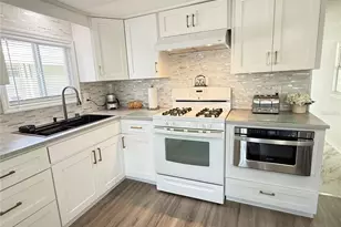 7129 Mt Arlington Dr NE, Saint Petersburg, FL 33702 - Photo 6