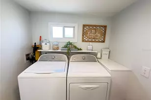 7129 Mt Arlington Dr NE, Saint Petersburg, FL 33702 - Photo 12