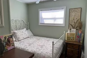 663 Mt Key Ave NE, Saint Petersburg, FL 33702 - Photo 10