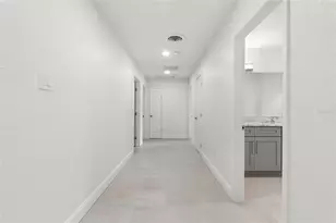 202 S Shore Crest Dr, Tampa, FL 33609 - Photo 16