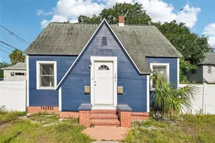 305 28th St S, Saint Petersburg, FL 33712 - Photo 1