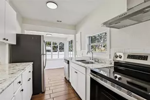 305 28th St S, Saint Petersburg, FL 33712 - Photo 18