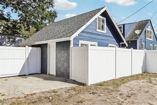 305 28th St S, Saint Petersburg, FL 33712 - Photo 42