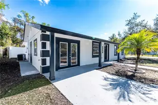 5248 King St, Zephyrhills, FL 33542 - Photo 2