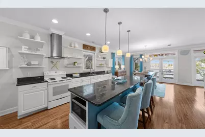 12112 Lagoon Lane, Treasure Island, FL 33706 - Photo 10