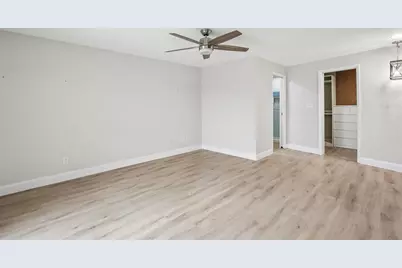 2180 Dolphin Boulevard S, Saint Petersburg, FL 33707 - Photo 14