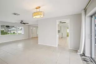 2180 Dolphin Blvd S, Saint Petersburg, FL 33707 - Photo 10