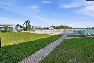 1847 Shore Dr S, South Pasadena, FL 33707 - Photo 12