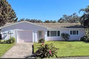 901 Eden Isle Blvd NE, Saint Petersburg, FL 33704 - Photo 1
