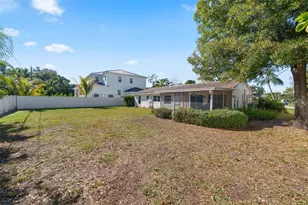 901 Eden Isle Blvd NE, Saint Petersburg, FL 33704 - Photo 14