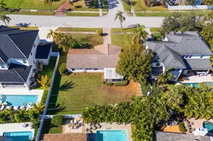 901 Eden Isle Blvd NE, Saint Petersburg, FL 33704 - Photo 20