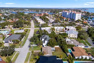 901 Eden Isle Blvd NE, Saint Petersburg, FL 33704 - Photo 24