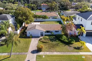 901 Eden Isle Blvd NE, Saint Petersburg, FL 33704 - Photo 8