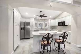 402 Harbor View Ln, Largo, FL 33770 - Photo 8