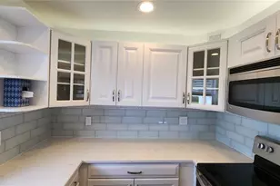 202 Bedford Trail, Sun City Center, FL 33573 - Photo 4