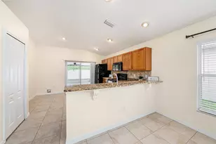 7924 Carriage Pointe Dr, Gibsonton, FL 33534 - Photo 6