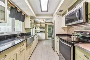 1399 Embassy Dr, Clearwater, FL 33764 - Photo 20