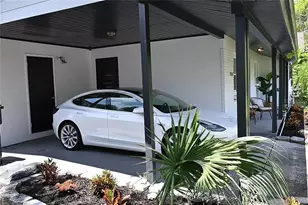 8609 Driftwood Dr, Tampa, FL 33615 - Photo 16