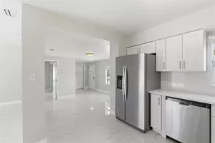 318 Country Club Dr, Oldsmar, FL 34677 - Photo 10