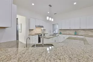 2221 Platinum Dr, Sun City Center, FL 33573 - Photo 12
