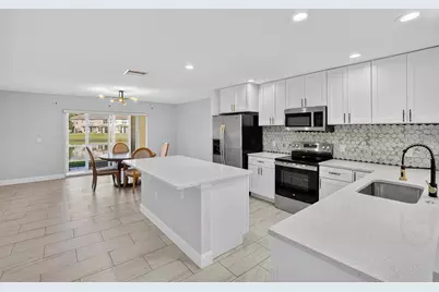 10830 Lake Saint Charles Boulevard, Riverview, FL 33578 - Photo 8