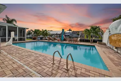 8718 Palisades Drive, Tampa, FL 33615 - Photo 2