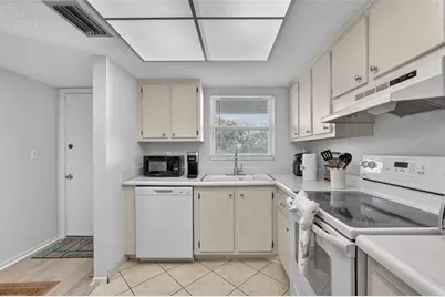 1524 Lakeview Road #402, Clearwater, FL 33756 - Photo 8