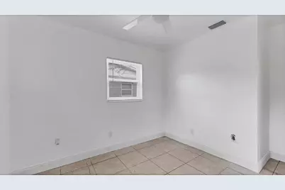 8611 Chinaberry Drive, Tampa, FL 33637 - Photo 32