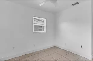 8611 Chinaberry Dr, Tampa, FL 33637 - Photo 32