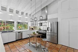 12915 Golf Crest Terrace, Tampa, FL 33618 - Photo 6