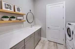 7452 Summer Ct, Sarasota, FL 34231 - Photo 18