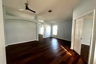 10618 Logan Chase Ln, Riverview, FL 33579 - Photo 4