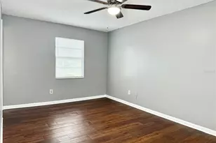 5156 Tennis Ct Cir, Tampa, FL 33617 - Photo 12