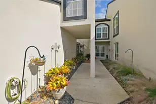 4207 Arborwood Ln, Tampa, FL 33618 - Photo 2